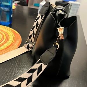 The crossbody bag used as new